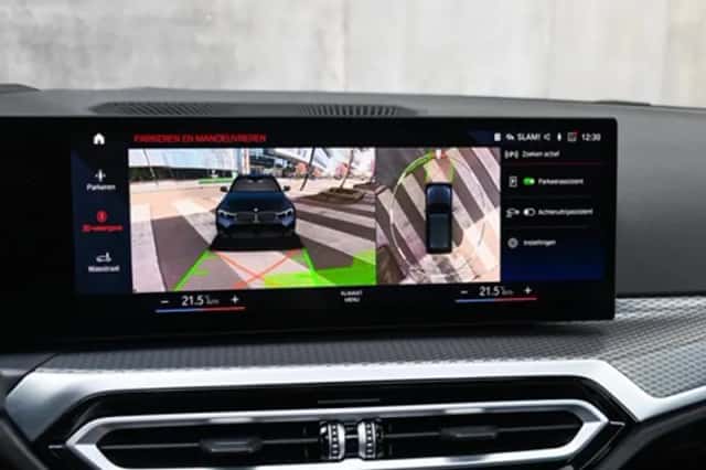 BMW 330 (2023) thumbnail 39