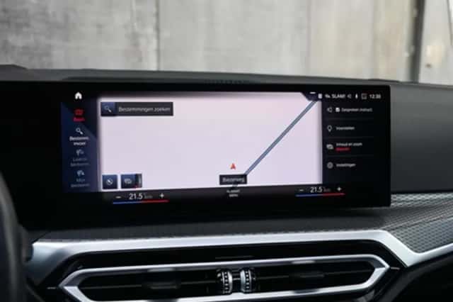 BMW 330 (2023) thumbnail 40