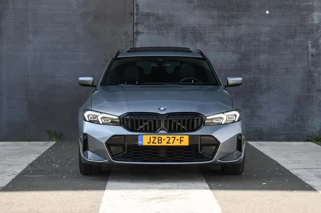 BMW 330 (2023) thumbnail 5