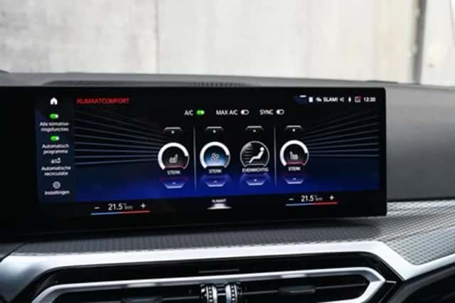 BMW 330 (2023) thumbnail 41