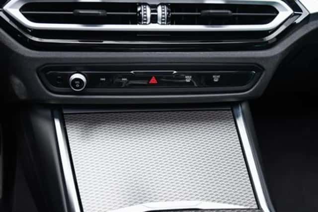 BMW 330 (2023) thumbnail 46