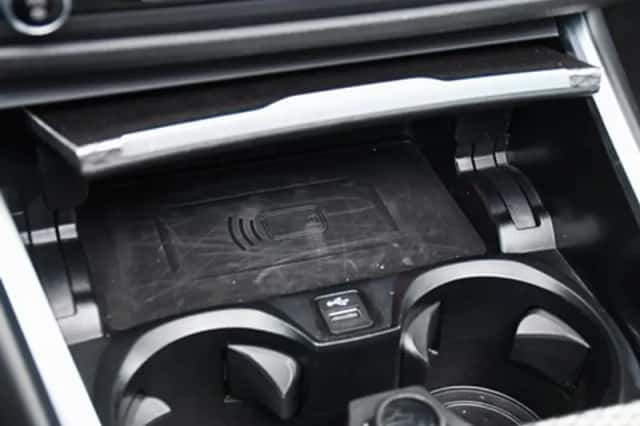 BMW 330 (2023) thumbnail 47