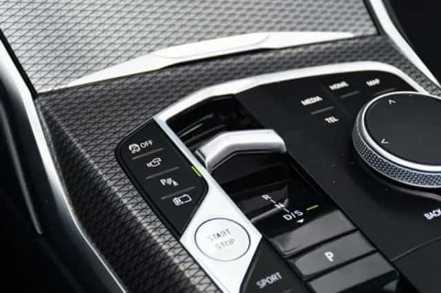 BMW 330 (2023) thumbnail 48