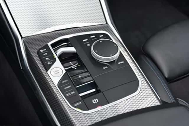BMW 330 (2023) thumbnail 49