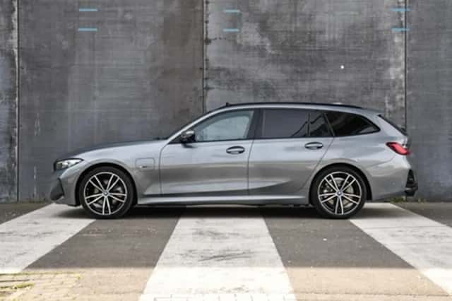 BMW 330 (2023) thumbnail 6