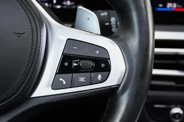 BMW 330 (2023) thumbnail 51