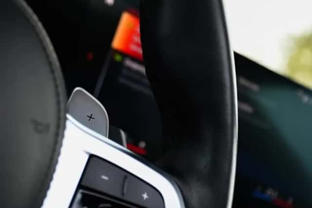 BMW 330 (2023) thumbnail 53