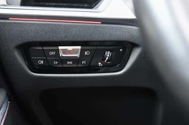BMW 330 (2023) thumbnail 54