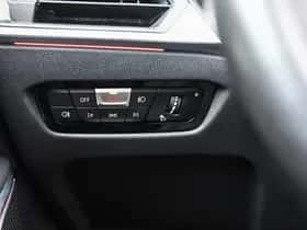 BMW 330 (2023) thumbnail 54
