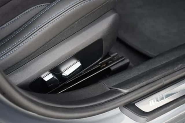 BMW 330 (2023) thumbnail 57