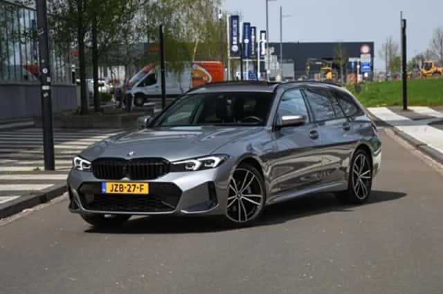 BMW 330 (2023) thumbnail 58