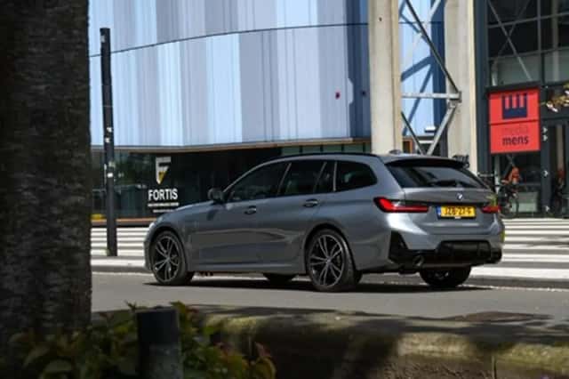 BMW 330 (2023) thumbnail 59