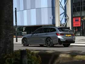 BMW 330 (2023) thumbnail 59
