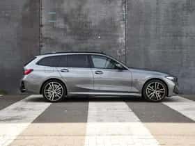 BMW 330 (2023) thumbnail 7