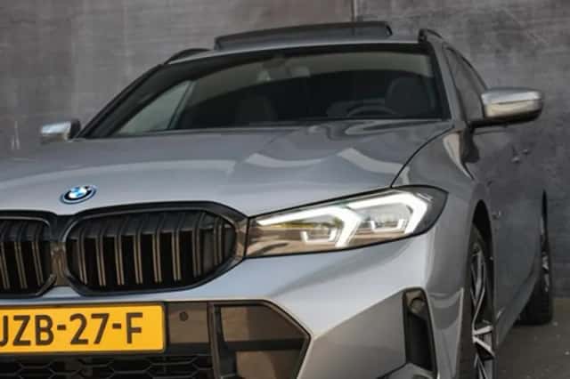 BMW 330 (2023) thumbnail 61