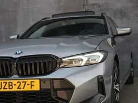 BMW 330 (2023) thumbnail 61