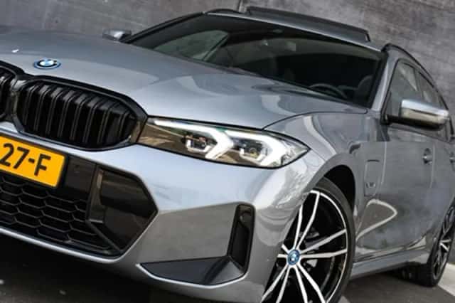 BMW 330 (2023) thumbnail 62