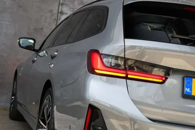 BMW 330 (2023) thumbnail 63