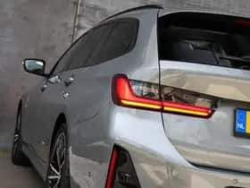 BMW 330 (2023) thumbnail 63
