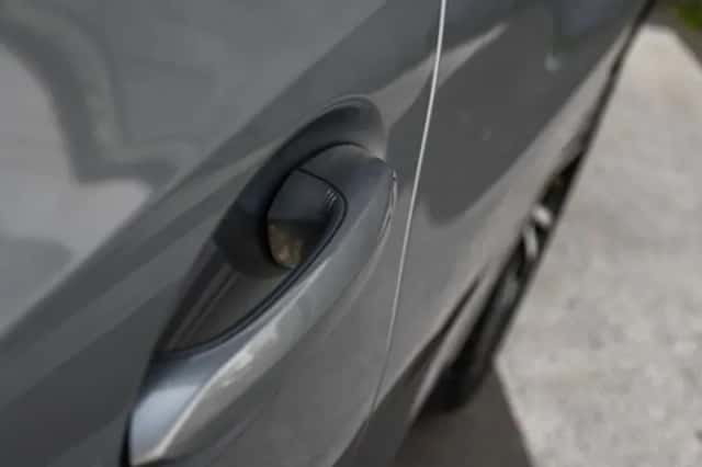 BMW 330 (2023) thumbnail 66