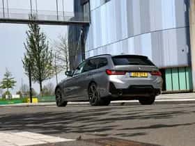 BMW 330 (2023) thumbnail 8