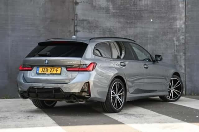 BMW 330 (2023) thumbnail 9