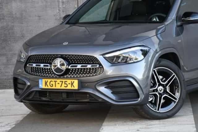 Mercedes-Benz GLA (2025) thumbnail 2