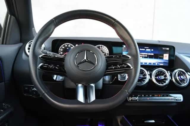 Mercedes-Benz GLA (2025) thumbnail 16