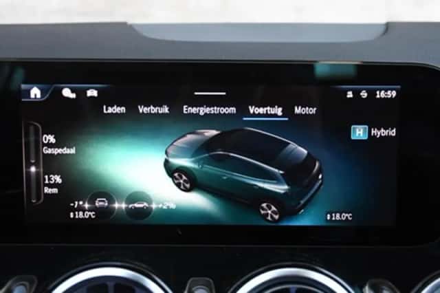 Mercedes-Benz GLA (2025) thumbnail 21