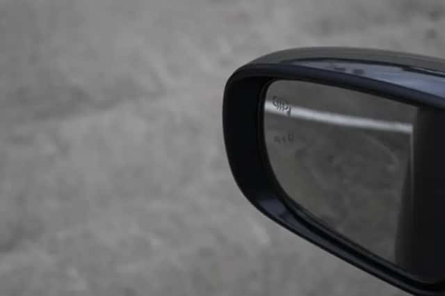 Suzuki Swift (2023) thumbnail 9