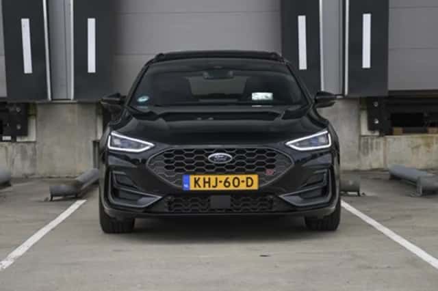 Ford Focus (2024) thumbnail 3