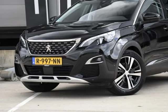 Peugeot 3008 (2018) thumbnail 2