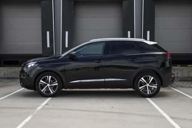Peugeot 3008 (2018) thumbnail 4