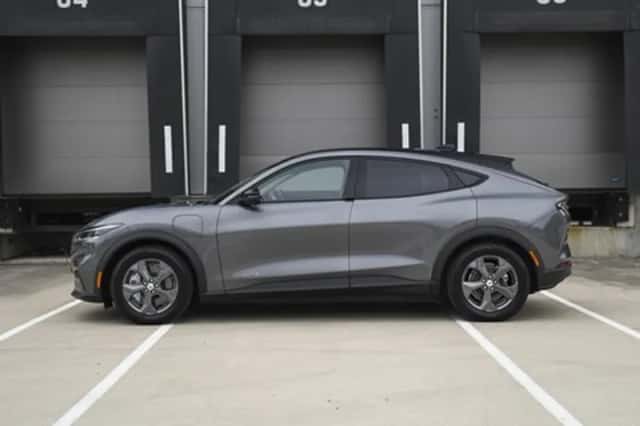 Ford Mustang Mach-E (2023) thumbnail 3