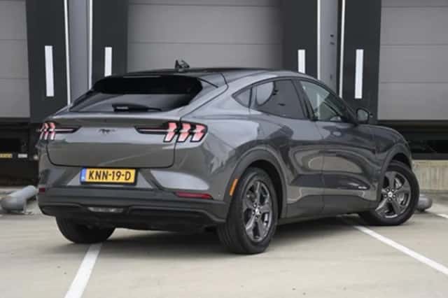 Ford Mustang Mach-E (2023) thumbnail 5