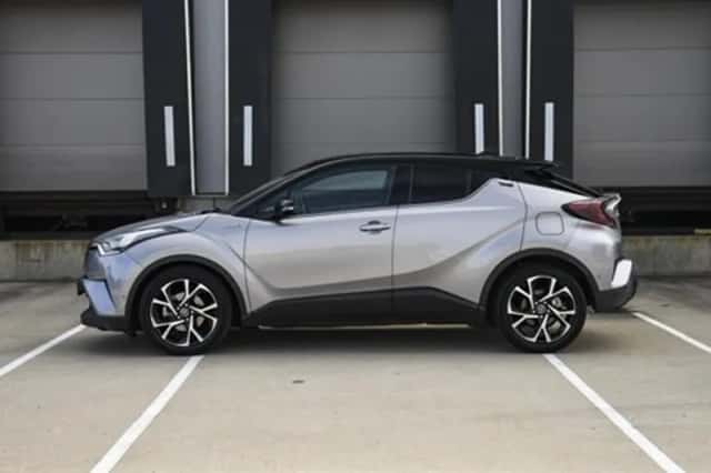 Toyota C-HR (2017) thumbnail 3