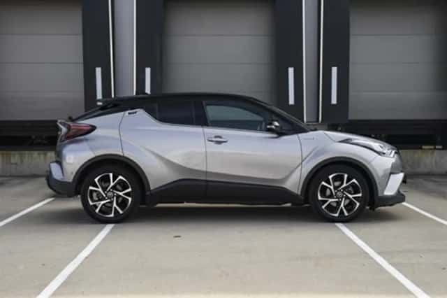 Toyota C-HR (2017) thumbnail 4