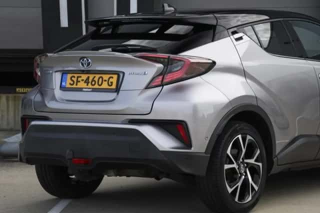 Toyota C-HR (2017) thumbnail 6