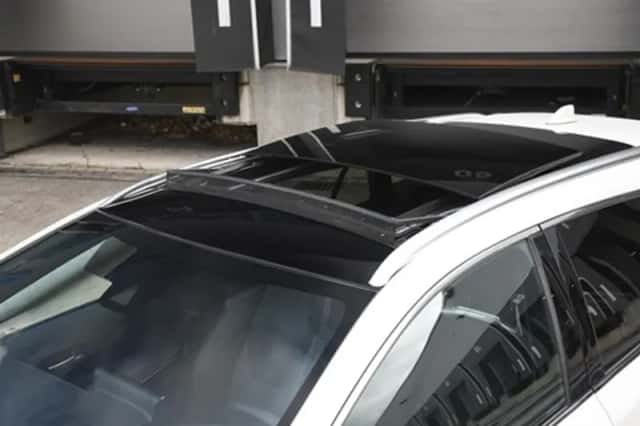 Toyota Corolla (2019) thumbnail 3