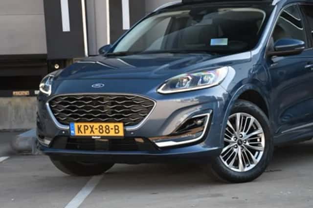 Ford Kuga (2023) thumbnail 2