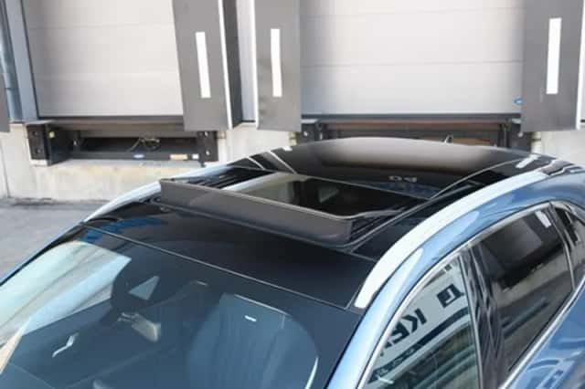 Ford Kuga (2023) thumbnail 3