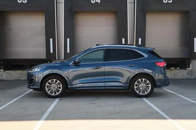 Ford Kuga (2023) thumbnail 4