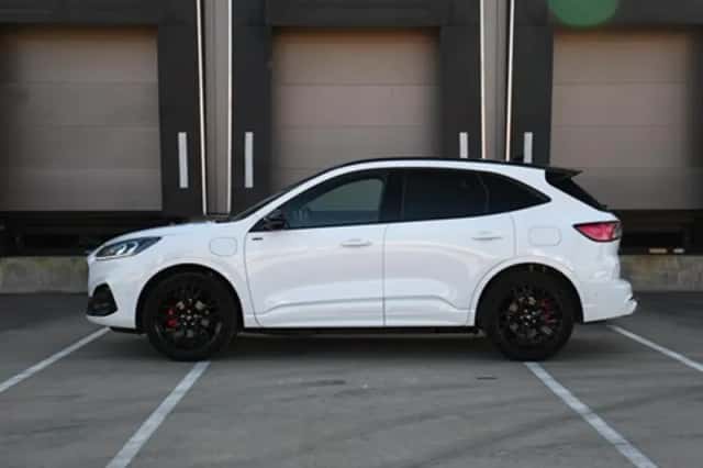 Ford Kuga (2023) thumbnail 3