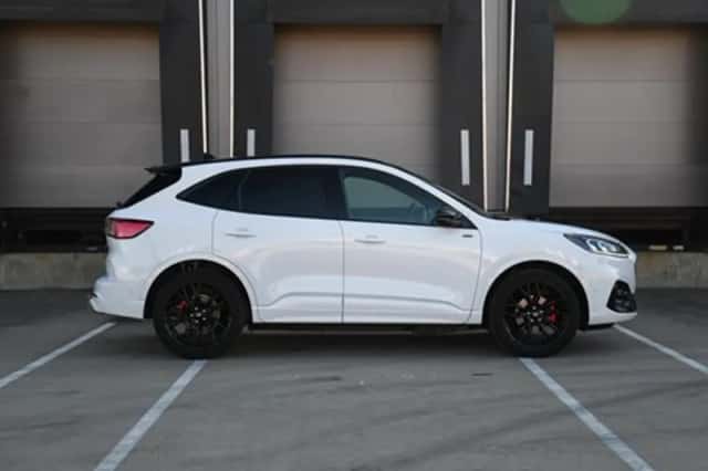 Ford Kuga (2023) thumbnail 4