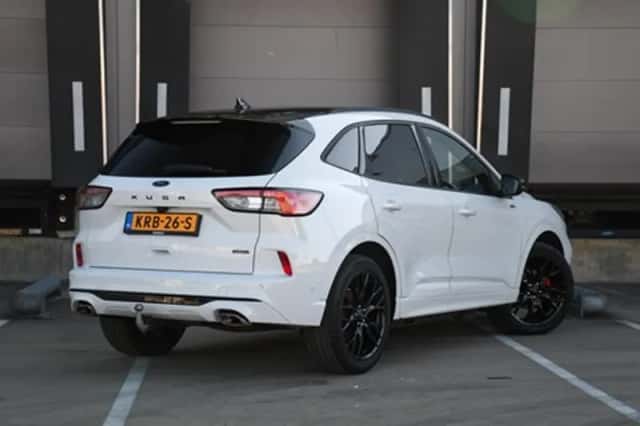 Ford Kuga (2023) thumbnail 5