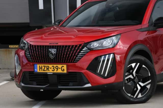Peugeot 2008 (2024) thumbnail 2