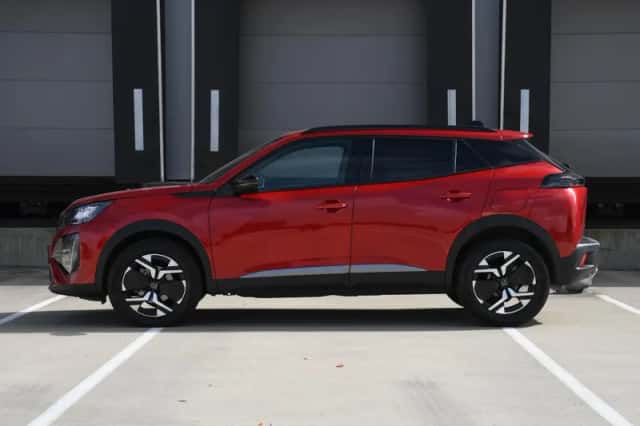Peugeot 2008 (2024) thumbnail 3