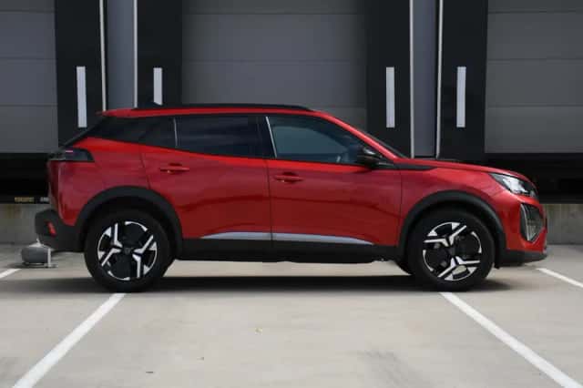 Peugeot 2008 (2024) thumbnail 4