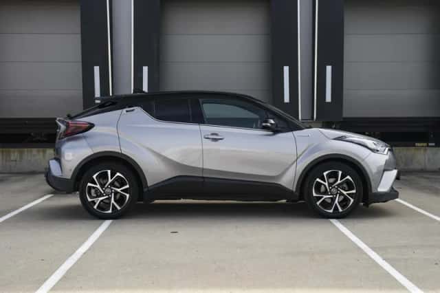 Toyota C-HR (2017) thumbnail 4
