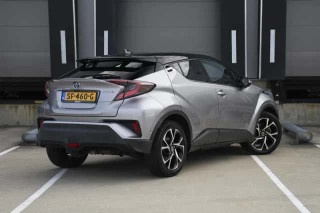 Toyota C-HR (2017) thumbnail 5